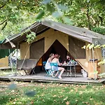 مكان تخييم Huttopia سوموور