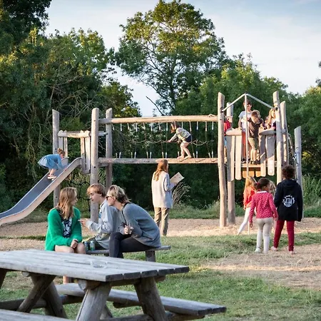 אתר קמפינג Huttopia 4*