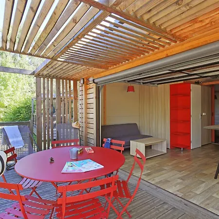 Huttopia אתר קמפינג סומור