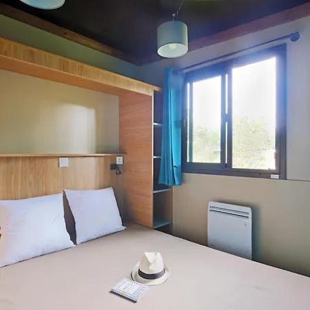 Huttopia אתר קמפינג 4*