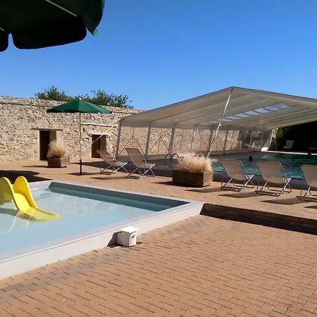 Huttopia אתר קמפינג