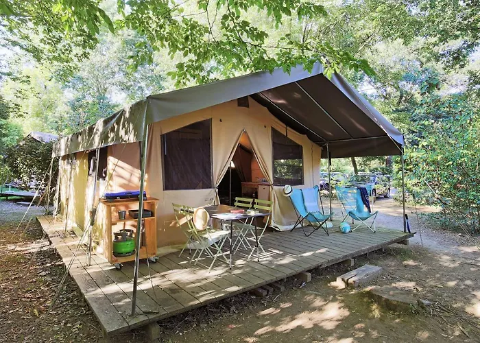 Huttopia مكان تخييم 4*